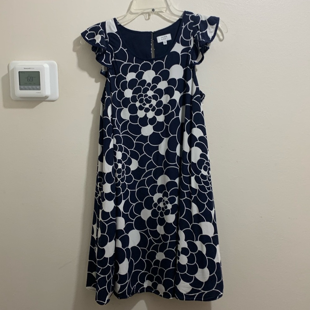 Crown & Ivy Navy & White Flower Dress, flowing, cap sleeve, slip/liner & pockets